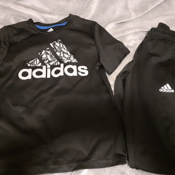 Boys Adidas outfit - Picture 1 of 6